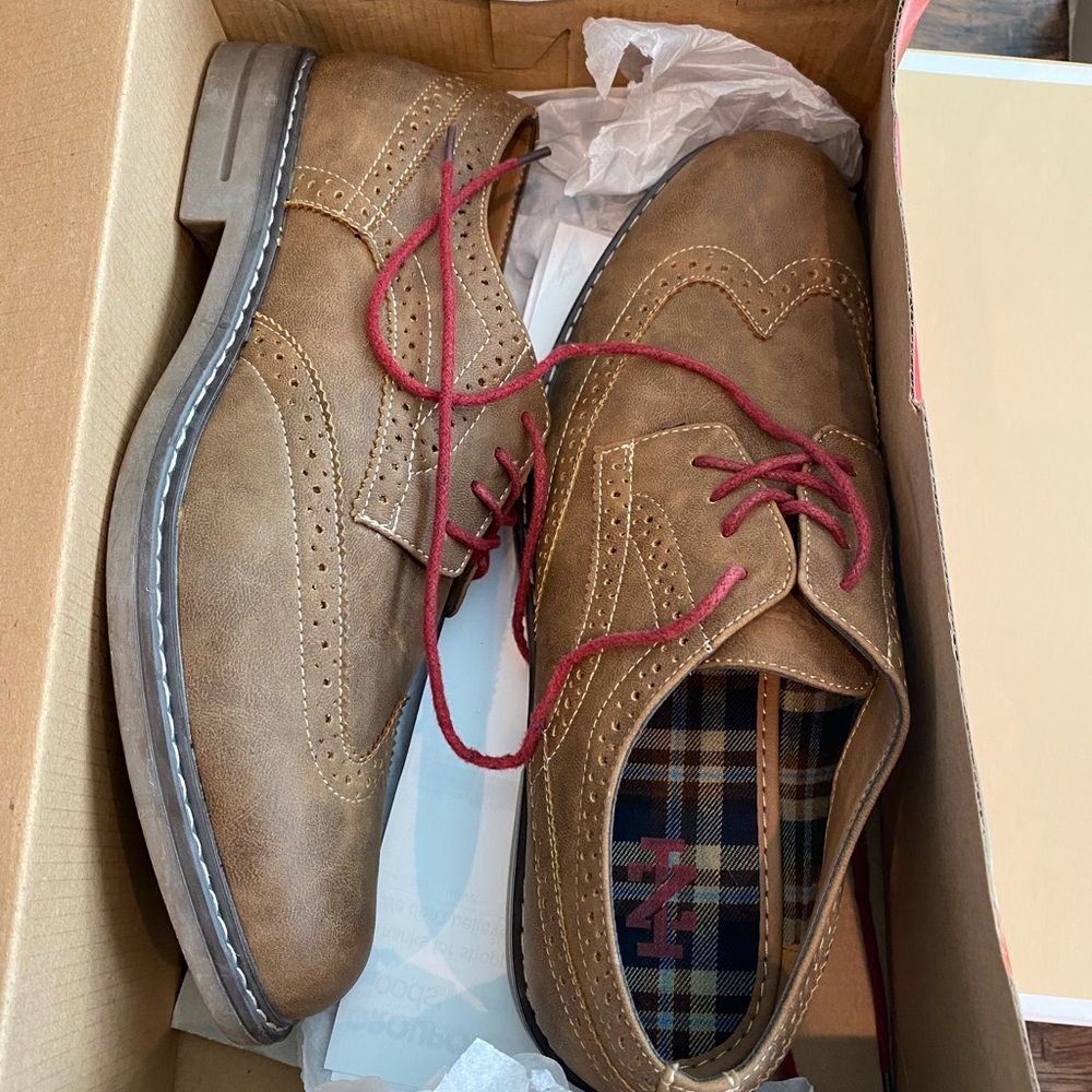 IZOD dress shoes